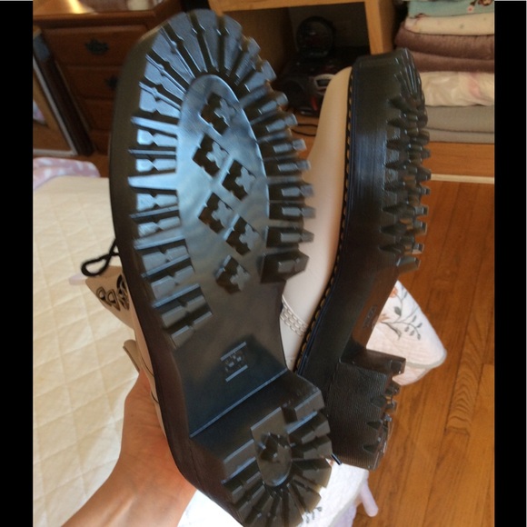 Dr. Martens Leona boots - Picture 5 of 8